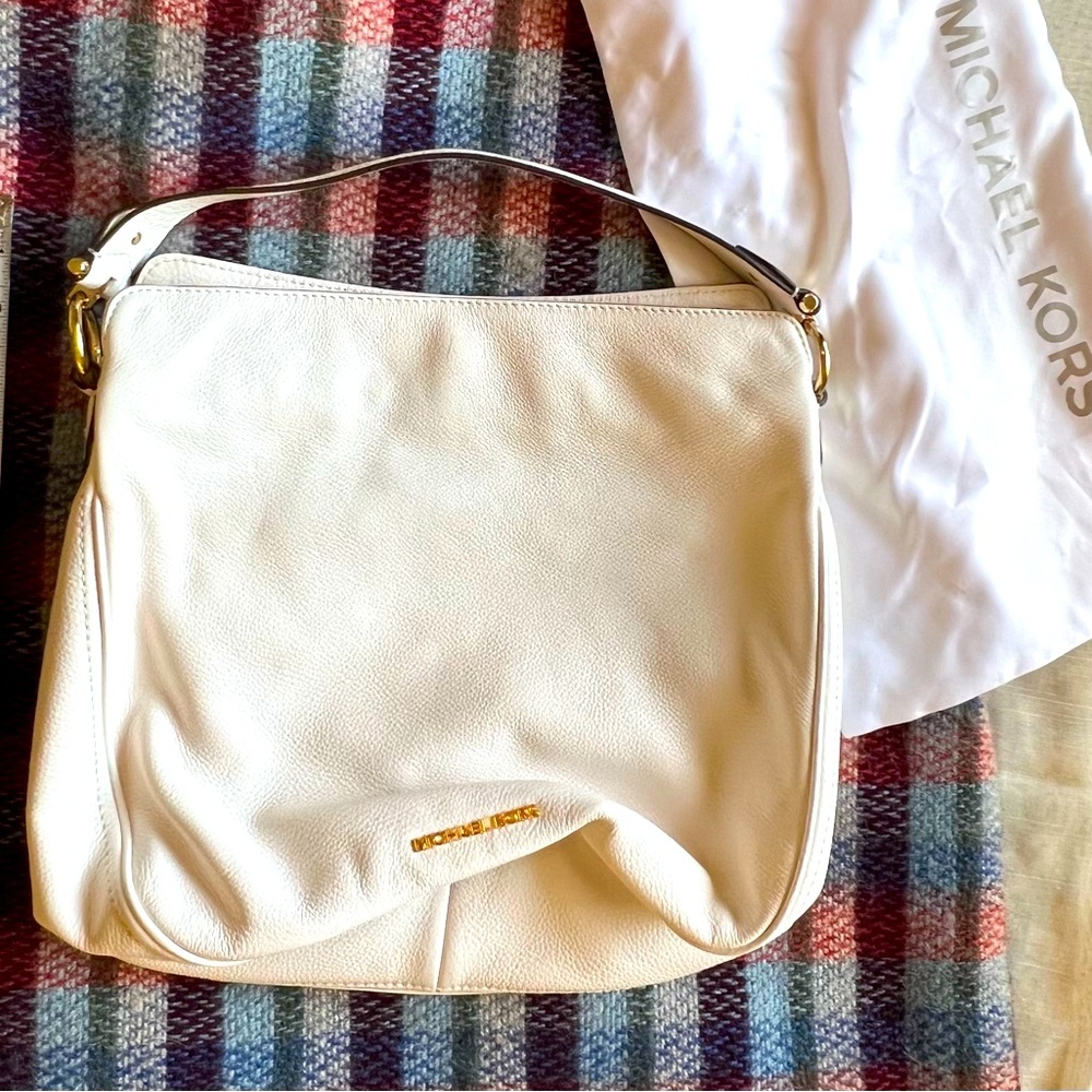 Michael Kors White Shoulder Bag with Slouchy Silhouette